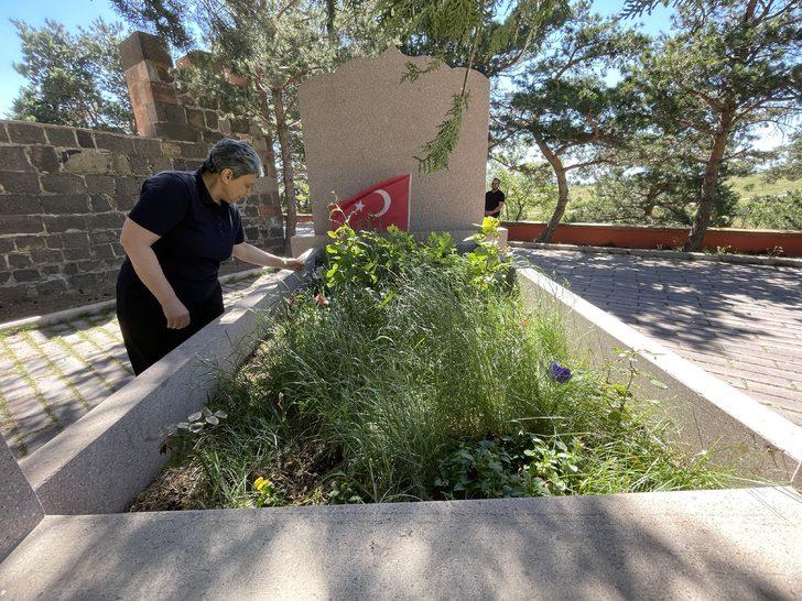 Azerbaycan'ın gazi kadın komutanı Nene Hatun'un kabrini ziyaret etti G3