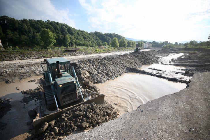 Düzce'de selden etkilenen dere yatakları ve köy yollarında çalışmalar sürüyor G3