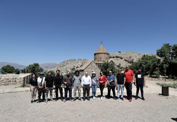 Bakan Varank, Van Gölü'ndeki Akdamar Adası'nı gezdi G5