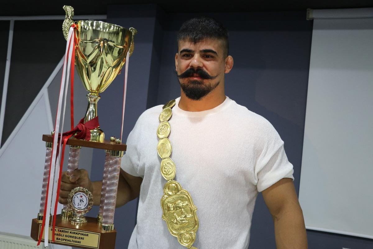 Kırkpınar Yağlı G&uuml;reşleri'nin başpehlivanı Şimşek, spora başlama hikayesini anlattı: