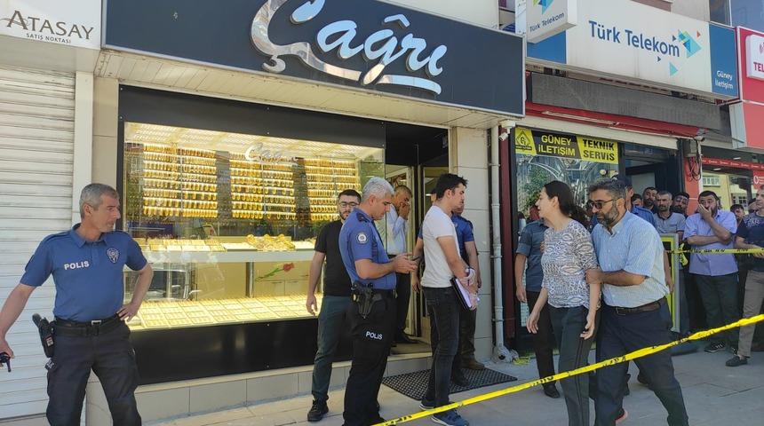 Konya'da komşu dükkan sahibinin oğlu tarafından vurulan kuyumcu öldü