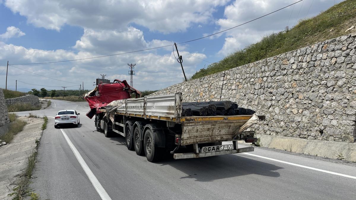 Samsun'da iki tırın &ccedil;arpıştığı kazada bir kişi yaralandı