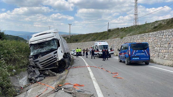 Samsun'da iki tırın çarpıştığı kazada bir kişi yaralandı G5