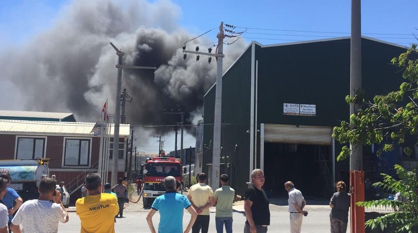 Gebze’de boya fabrikasında korkutan yangın