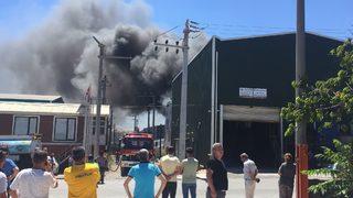 Gebze’de boya fabrikasında korkutan yangın