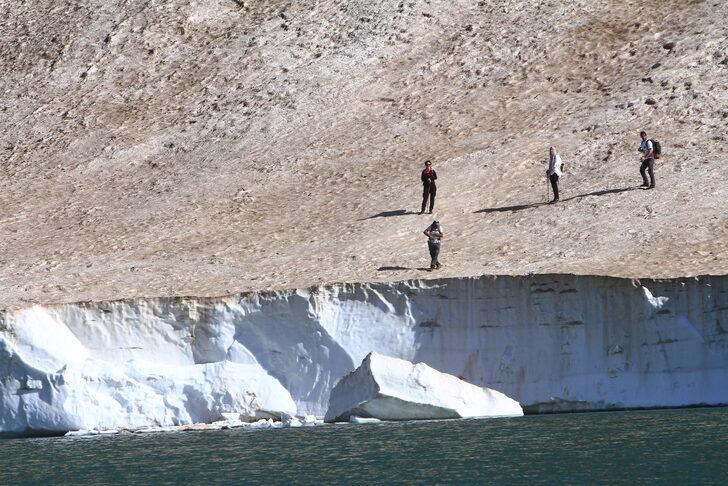 Üç bin rakımlı Çalyan Gölü çevresinde doğa yürüyüşü yapıldı G4