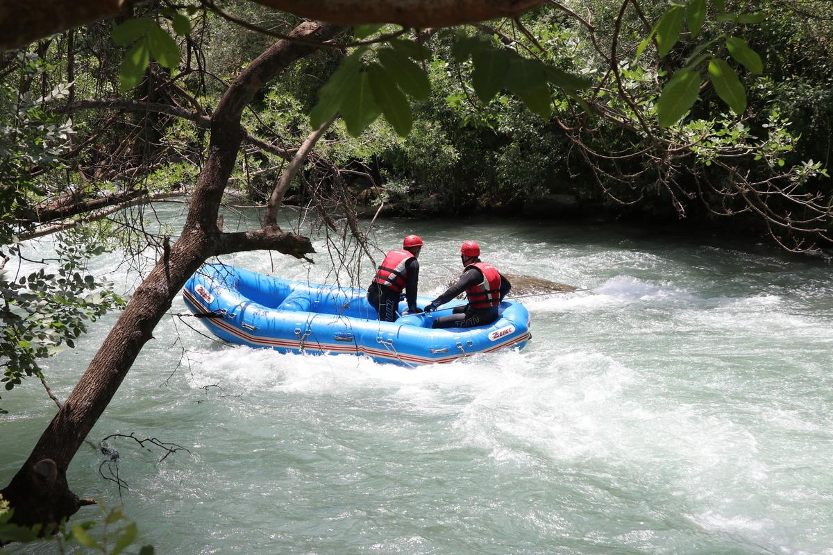 M&uuml;k&uuml;s &Ccedil;ayı'na d&uuml;şen hemşireyi arama &ccedil;alışmaları devam ediyor