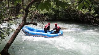 Müküs Çayı'na düşen hemşireyi arama çalışmaları devam ediyor