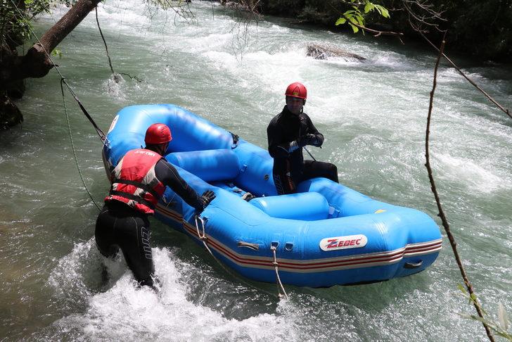 Müküs Çayı'na düşen hemşireyi arama çalışmaları devam ediyor G2