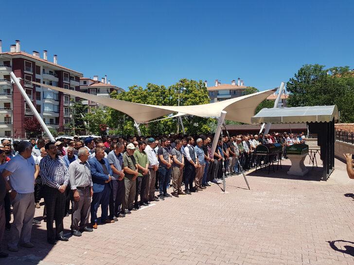 Konya'daki trafik kazasında ölen gençlerden 4'ünün cenazesi defnedildi G2