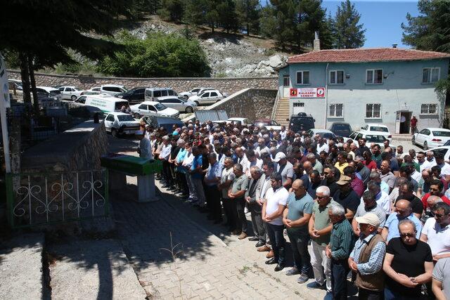 Trafik kazasında ölen hemşire Tokat'ta son yolculuğuna uğurlandı