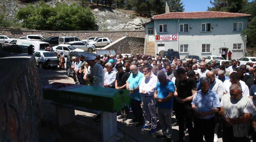 Trafik kazasında ölen hemşire Tokat'ta son yolculuğuna uğurlandı