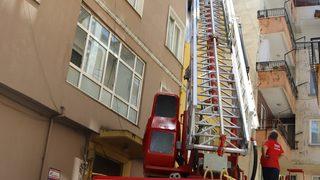 Ordu'da çıkan yangında 3 binanın çatısında hasar oluştu