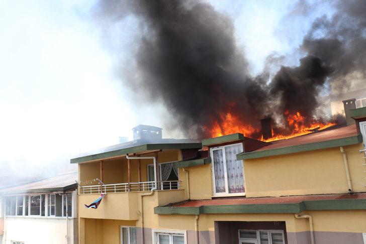 Ordu'da çıkan yangında 3 binanın çatısında hasar oluştu G3