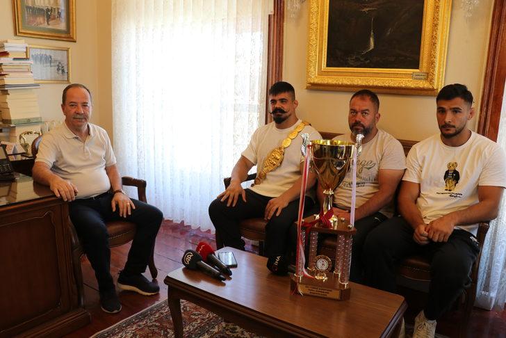 Kırkpınar Başpehlivanı Şimşek'ten Edirne Belediye Başkanı Gürkan'a ziyaret G3