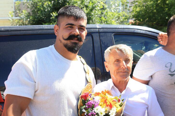 Başpehlivan Şimşek, Kırklareli'nin Büyükmandıra beldesinde davul zurnayla karşılandı G4