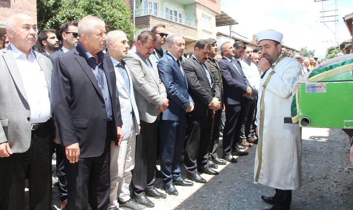 Amasya Belediye Başkanı Sarı'nın annesi son yolculuğuna uğurlandı G2
