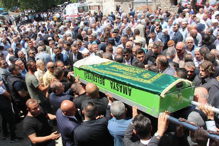 Amasya Belediye Başkanı Sarı'nın annesi son yolculuğuna uğurlandı G3