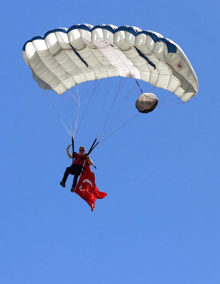 Adrenalin tutkunu Avusturalyalı sporcu Türk bayrağıyla atlayış yaptı G2