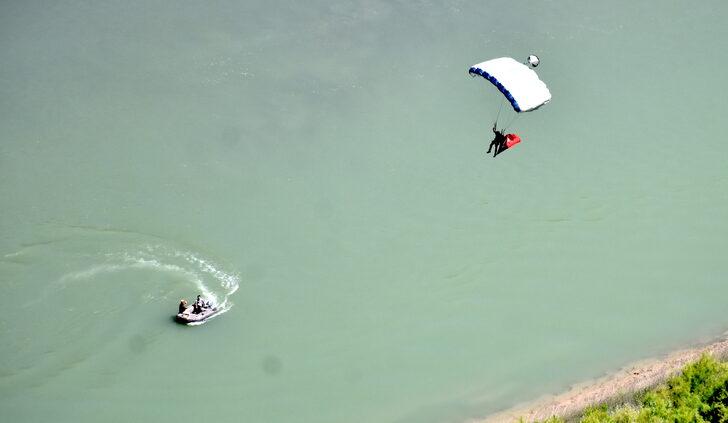 Adrenalin tutkunu Avusturalyalı sporcu Türk bayrağıyla atlayış yaptı G5