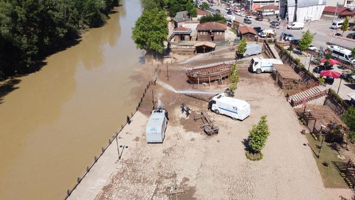 Bartın'da caddeler TOMA'nın sıktığı suyla temizlendi G3
