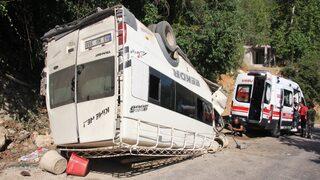 Mersin'de tarım işçilerini taşıyan minibüs devrildi, 17 kişi yaralandı