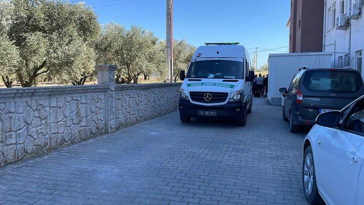 GÜNCELLEME 2 - Balıkesir'deki trafik kazasında 5 kişi öldü, 2 kişi yaralandı G1