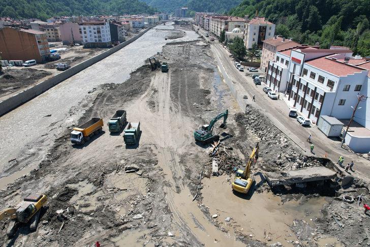 Bozkurt'ta binalarla caddeleri temizleme çalışmaları sürüyor G2