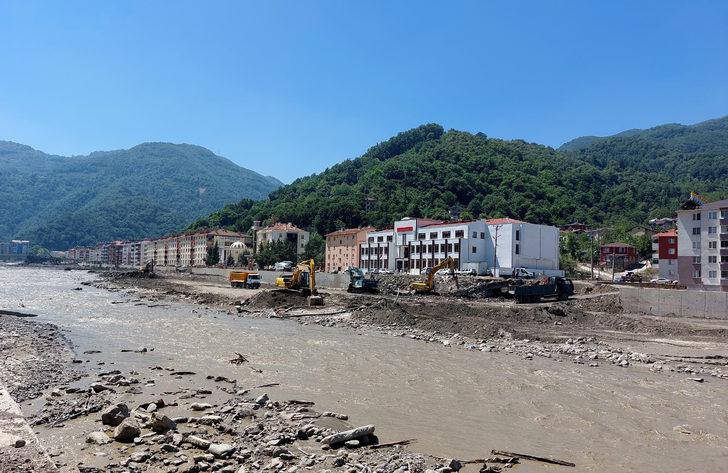 Bozkurt'ta binalarla caddeleri temizleme çalışmaları sürüyor G3