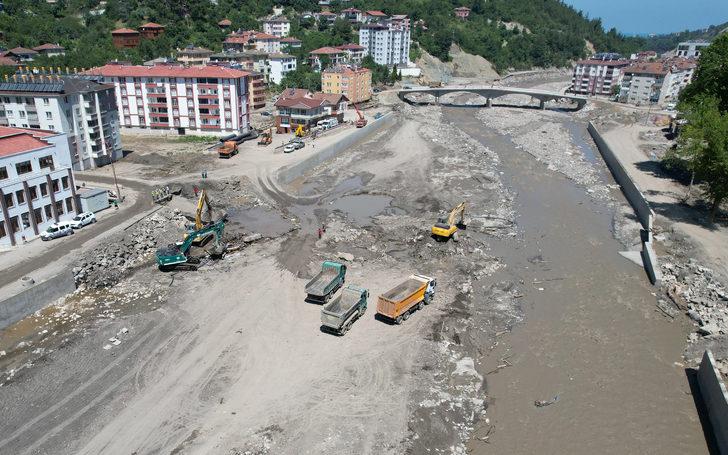 Bozkurt'ta binalarla caddeleri temizleme çalışmaları sürüyor G5