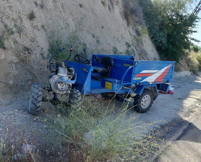 Malatya'da devrilen tarım aracındaki 3 kişi yaralandı