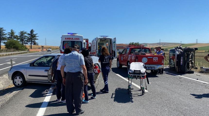 Tekirdağ'da otomobil ile hafif ticari aracın çarpıştığı kazada 5 kişi yaralandı