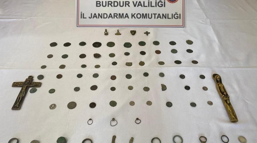 Burdur'da düzenlenen operasyonda 78 parça tarihi eser ele geçirildi
