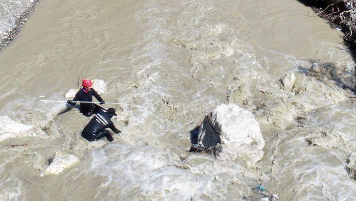 Düzce'de sele kapılan operatörün bulunması için yürütülen çalışmalara ara verildi G1