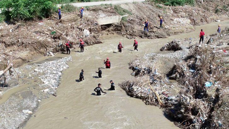 Düzce'de sele kapılan operatörün bulunması için yürütülen çalışmalara ara verildi G3