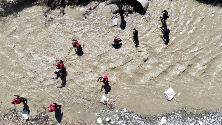 Düzce'de sele kapılan operatörün bulunması için yürütülen çalışmalara ara verildi G5