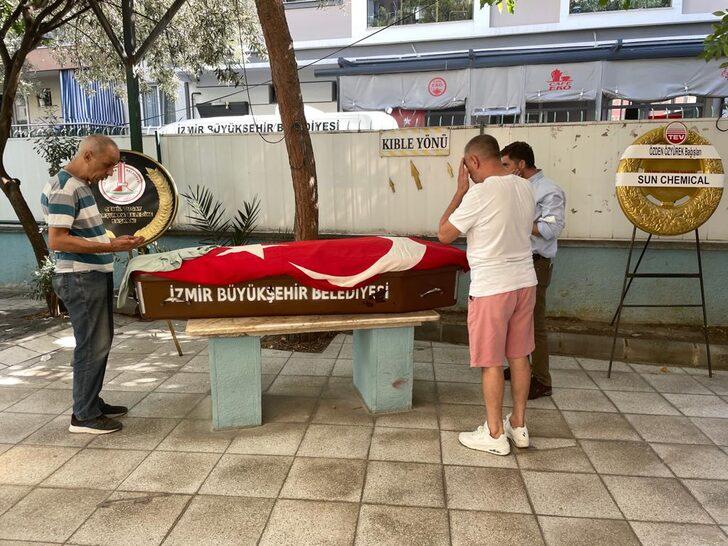 GÜNCELLEME - İzmir'de boğulma tehlikesi geçirenleri kurtarmaya çalışan kişi boğuldu G2