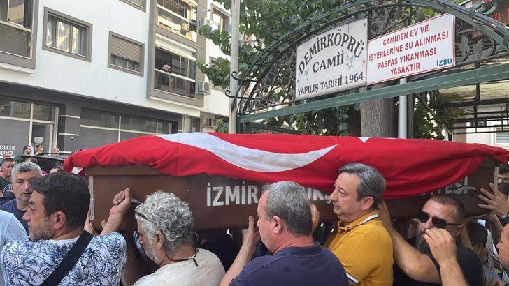 GÜNCELLEME - İzmir'de boğulma tehlikesi geçirenleri kurtarmaya çalışan kişi boğuldu G4