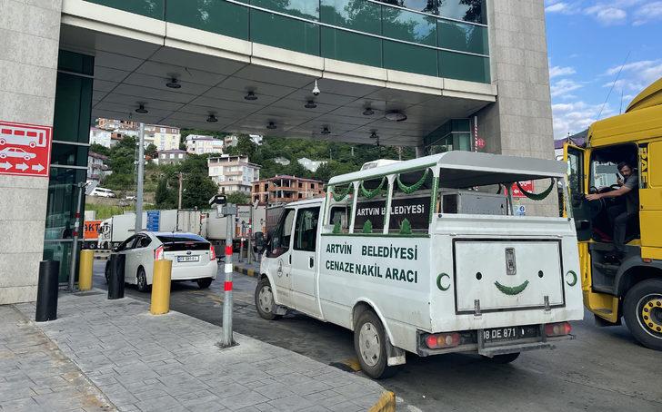 Artvin'deki heyelanda hayatını kaybeden sürücünün cenazesi Azerbaycan'a gönderildi G3