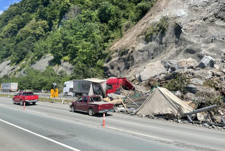 Artvin'deki heyelanda hayatını kaybeden sürücünün cenazesi Azerbaycan'a gönderildi G5