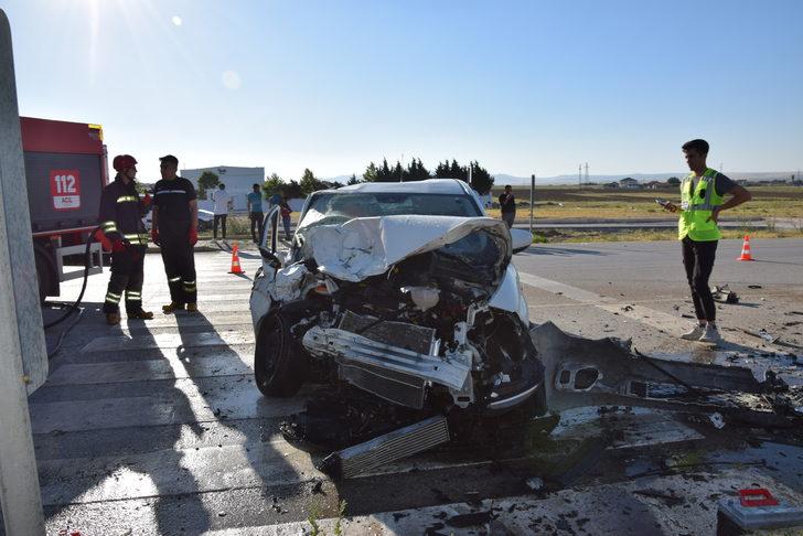 Konya’da otomobil ile traktörün çarpışması sonucu 3 kişi yaralandı G4