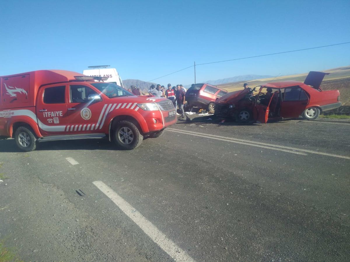 Malatya'da iki otomobilin &ccedil;arpışması sonucu 6 kişi yaralandı
