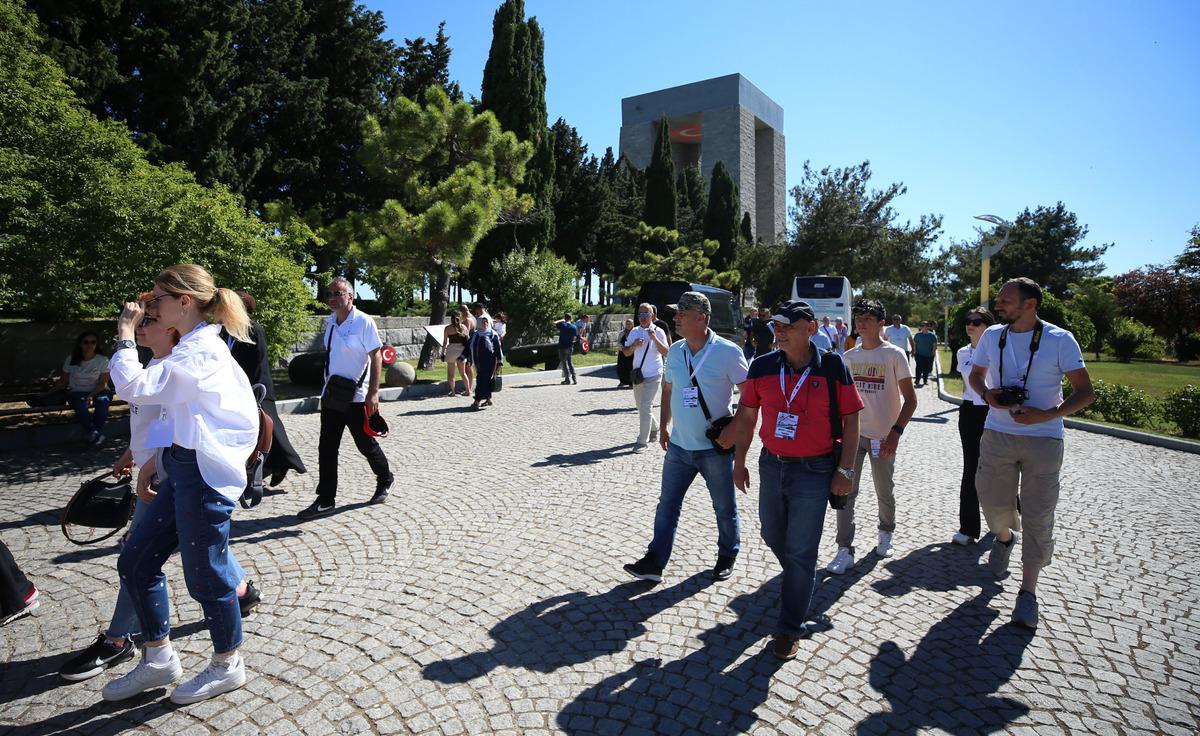 Balkan coğrafyasından gelen şehit ve gazi torunları Tarihi Gelibolu Yarımadası'nda