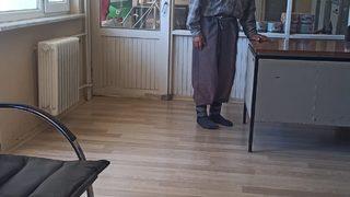 Yerler kirlenmesin diye ayakkabılarını çıkartıp mağazaya giren çiftçi o anları anlattı: