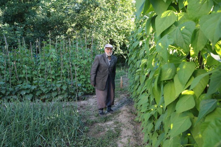 "Yerler kirlenmesin" diye ayakkabılarını çıkartıp mağazaya giren çiftçi o anları anlattı: G5