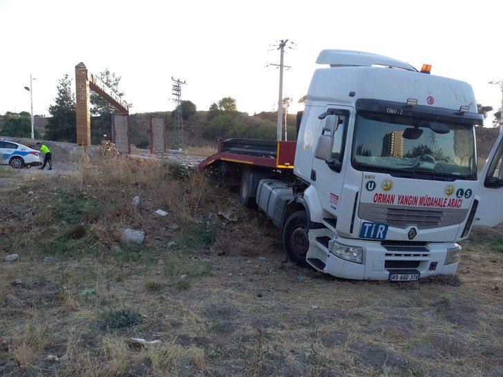 Manisa'da freni boşalan tırı durdurmak isteyen sürücü yaralandı G2