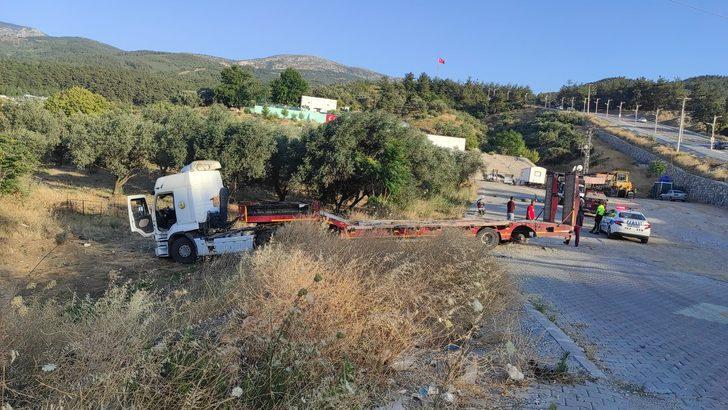 Manisa'da freni boşalan tırı durdurmak isteyen sürücü yaralandı G4