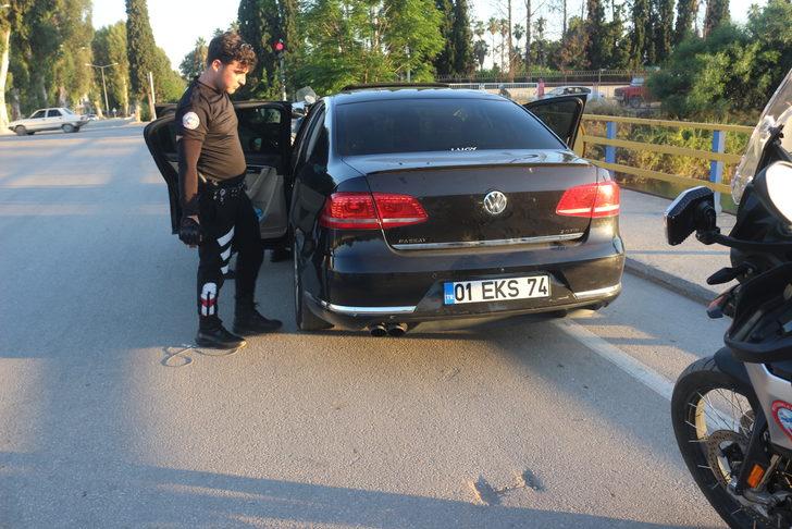 Adana'da otomobille polisten kaçan 2 şüpheli kovalamacayla yakalandı G1
