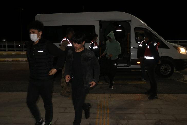 Ağrı'dan 273 Afganistan uyruklu düzensiz göçmen ülkelerine gönderildi G3