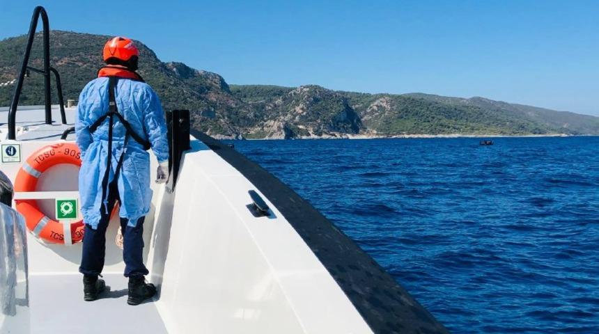 Kuşadası'nda Yunanistan unsurlarınca geri itilen 49 d&uuml;zensiz g&ouml;&ccedil;men kurtarıldı